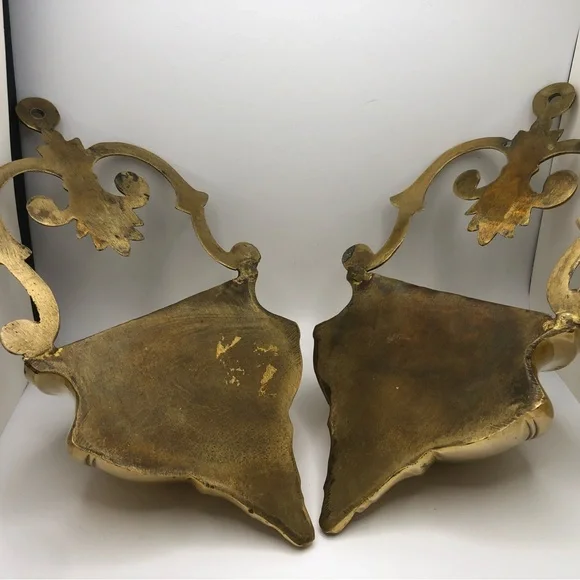 SOLD: Brass wall pocket/planter x2 (priced individually) - Picture 2 of 3